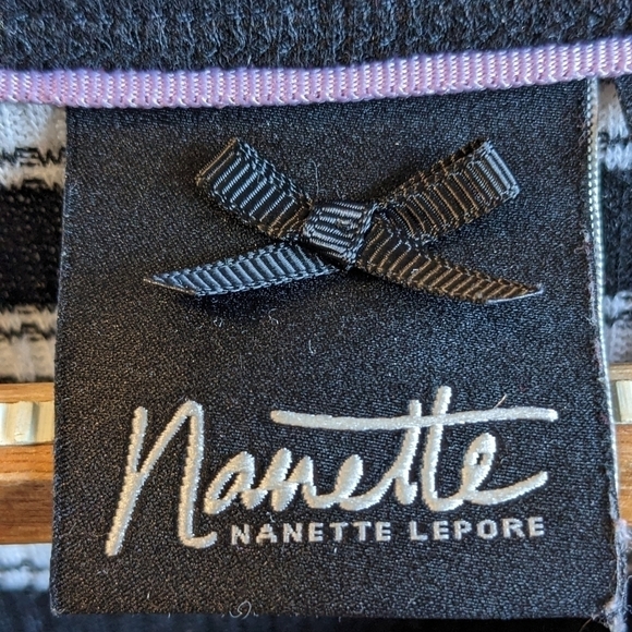 Nanette Lepore long sleeved knit shirt with detail on both shoulders siz… - Picture 5 of 9